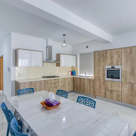 Appartement Modern 3br With Lovely Terrace In By 360 Estates *