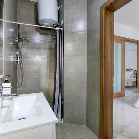 Apartament Modern 3br With Lovely Terrace In By 360 Estates *