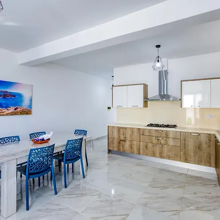 Apartament Modern 3br With Lovely Terrace In By 360 Estates *