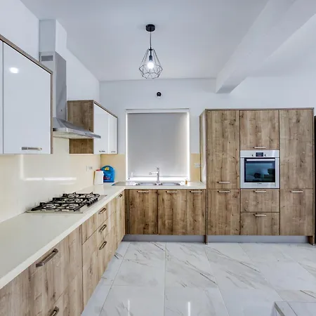 Modern 3br With Lovely Terrace In By 360 Estates *